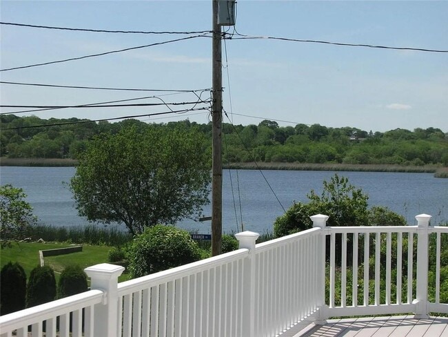 10 Burbank Ave in Narragansett, RI - Building Photo - Building Photo