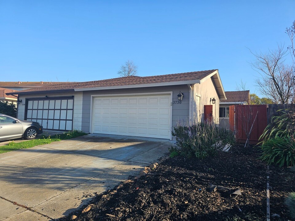 3730 Dawn Cir in Union City, CA - Building Photo