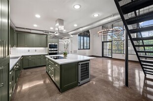 1025 S Shepherd Dr in Houston, TX - Building Photo