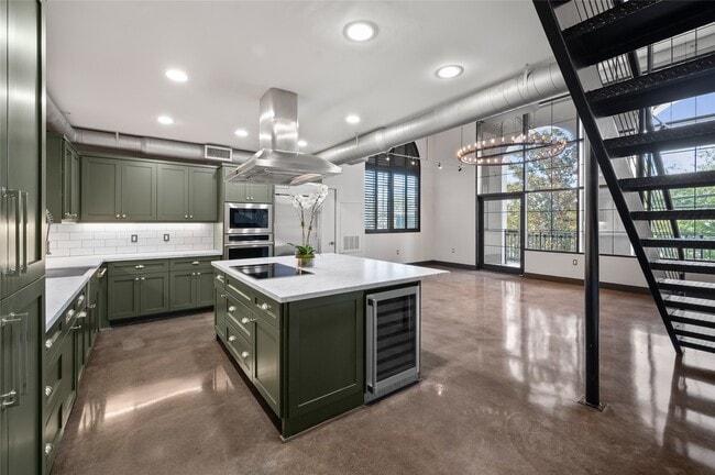 property at 1025 S Shepherd Dr