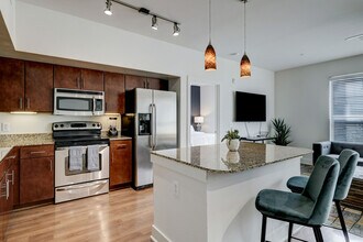 Us Bayou Park in Houston, TX - Foto de edificio - Building Photo