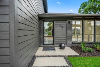 17 Dowlen Pl in Beaumont, TX - Building Photo - Building Photo