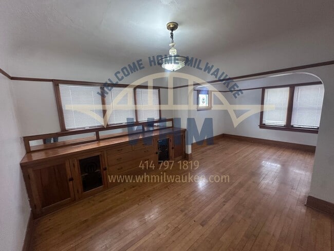 property at 1603 E Hampshire St