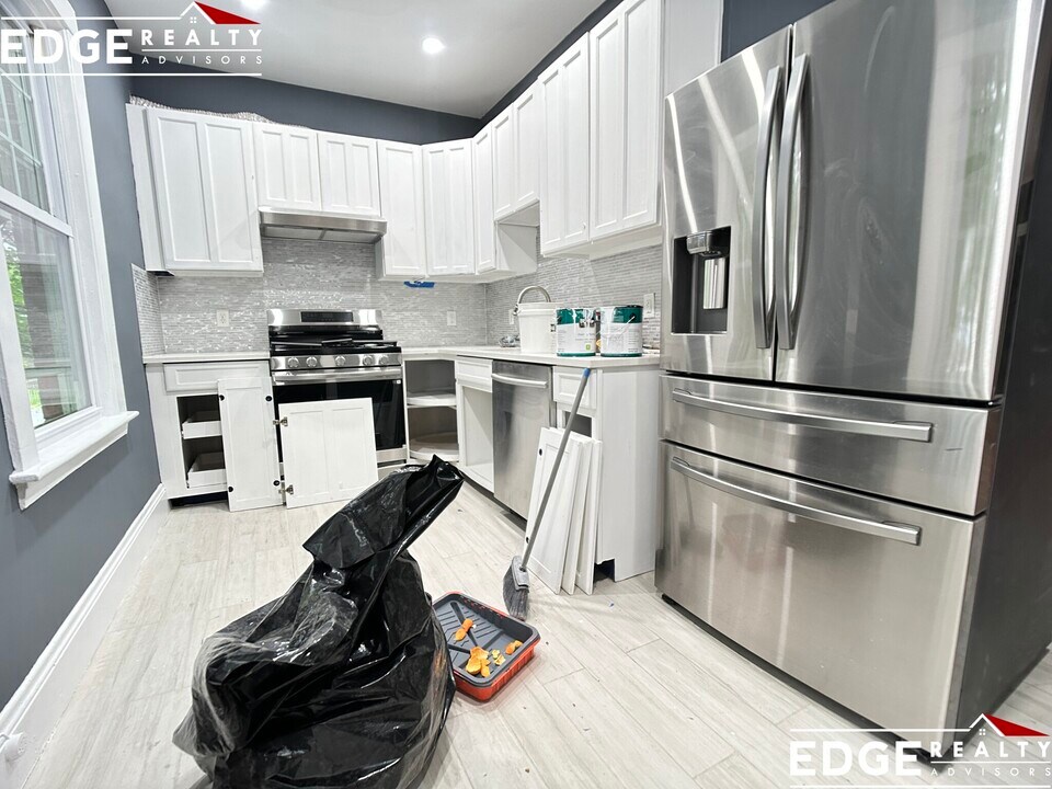 16 Leicester St, Unit 1 in Boston, MA - Building Photo
