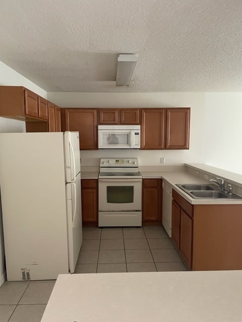585 Cresting Oak Cir in Orlando, FL - Building Photo - Building Photo