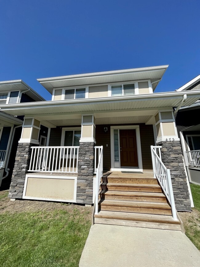 475 River Heights Crescent in Cochrane, AB - Building Photo - Building Photo