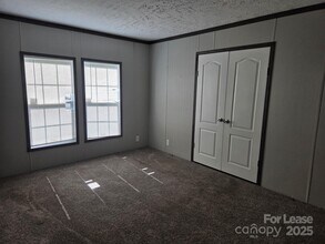 213 Kimberly Cir in Dallas, NC - Building Photo - Building Photo