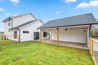 203 Ave J in Johnson City, TX - Building Photo - Building Photo