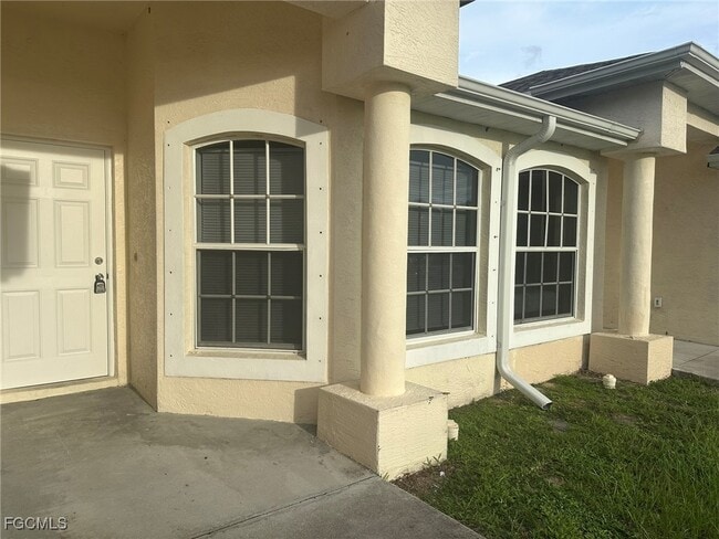 property at 423 SE 23rd Pl