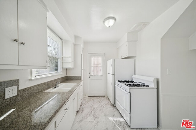 5329 Vantage Ave in Los Angeles, CA - Building Photo - Building Photo