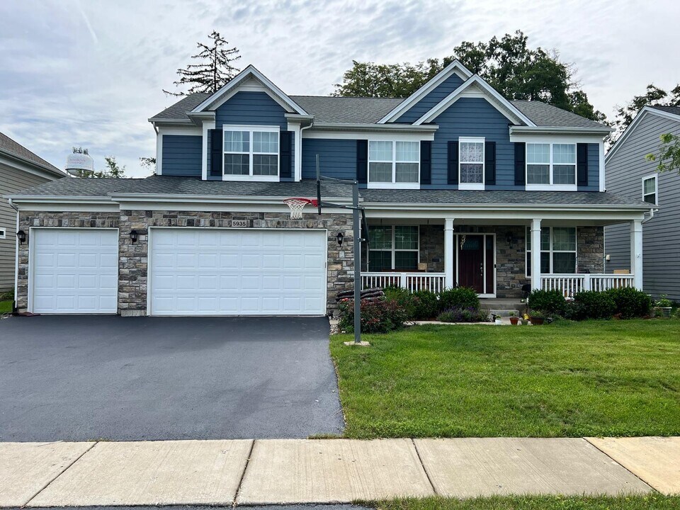 5935 Oak Ridge Way in Lisle, IL - Building Photo