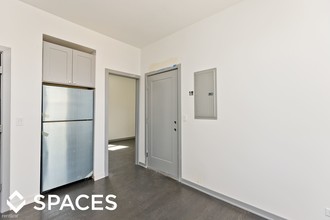 2834 W Diversey Ave-Unit -Unit 1-3F in Chicago, IL - Building Photo - Building Photo