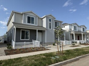 203 E Arcade Dr in Saratoga Springs, UT - Foto de edificio - Building Photo