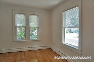 2 Ivaloo St, Unit 1 in Somerville, MA - Building Photo - Building Photo