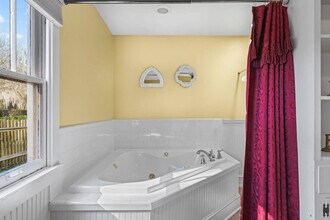 205 SE 7th St-Unit -ID1359136P in Gainesville, FL - Building Photo - Building Photo