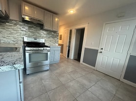 182 Seymour Ave in Newark, NJ - Building Photo