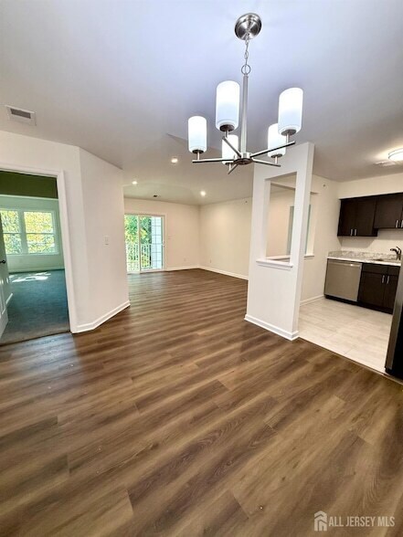 1238 Waterford Dr in Edison, NJ - Foto de edificio