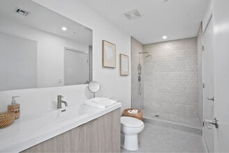 1255 NW 126th St, Unit 522 in North Miami, FL - Building Photo - Building Photo