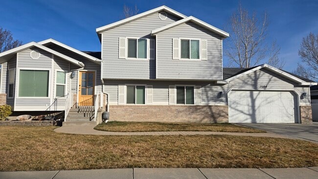 2504 W Pine Needle Pl