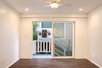 733 Manhattan Beach Blvd in Manhattan Beach, CA - Building Photo - Building Photo