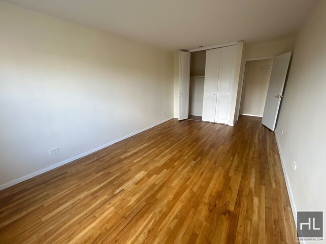 GRAND CENTRAL PARKWAY, Unit 6H in Queens, NY - Foto de edificio - Building Photo