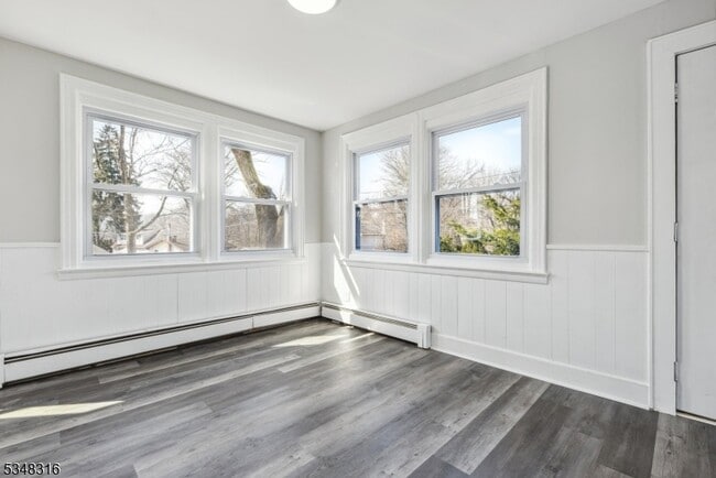 14 Walton Way in Hopatcong, NJ - Building Photo - Building Photo