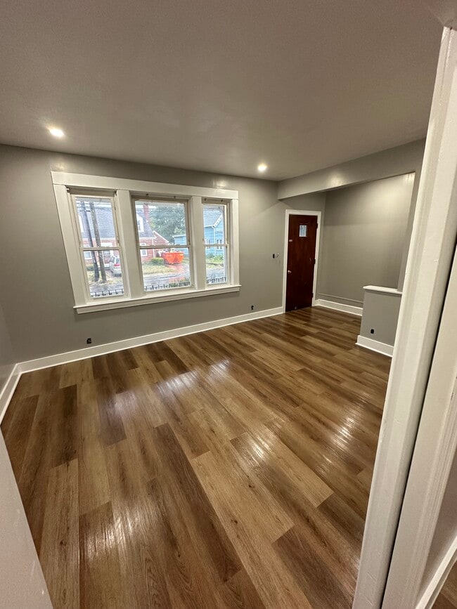 111 Spring St, Unit 111 in West Haven, CT - Building Photo - Building Photo