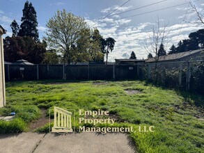 1287 Hughes St in Eugene, OR - Building Photo - Building Photo
