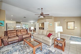 1137 SW 44th Terrace in Cape Coral, FL - Building Photo - Building Photo