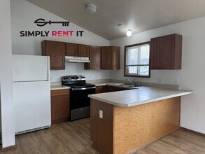 4549 Steinbeck St in Ames, IA - Building Photo - Building Photo