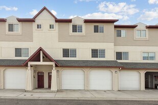 825 Crestmont Way in Missoula, MT - Building Photo