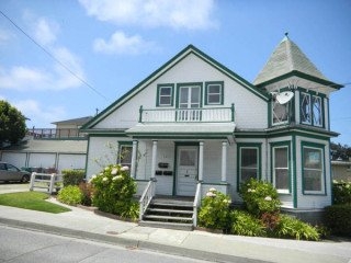 138 10th St in Pacific Grove, CA - Building Photo