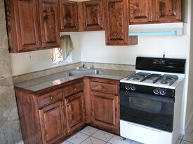 371 Dover St, Unit 371 Dover St. in Bridgeport, CT - Building Photo