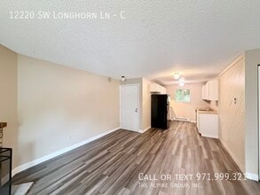 12220 SW Longhorn Ln in Beaverton, OR - Building Photo - Building Photo
