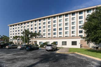 Central Manor Apartments in Daytona Beach, FL - Building Photo - Building Photo