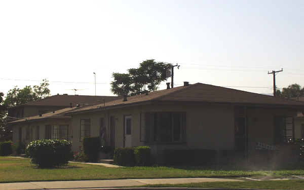 121-131 N Wabash Ave in Glendora, CA - Building Photo