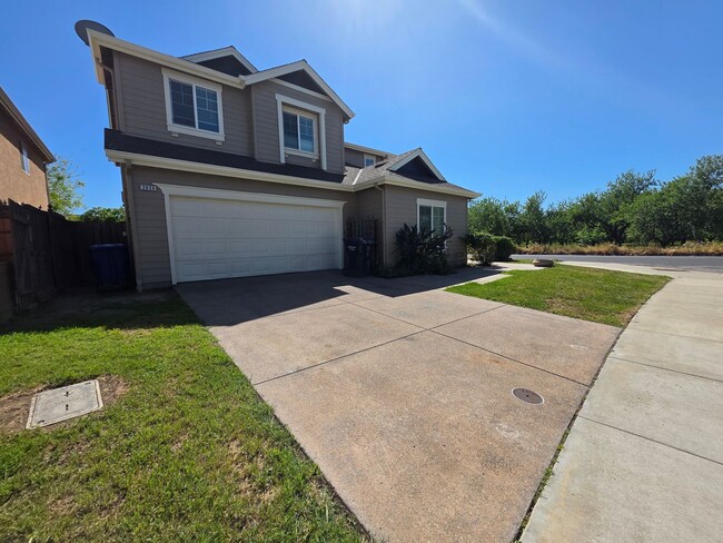 2024 St Theresa Way in Modesto, CA - Building Photo - Building Photo