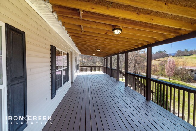 8 Worley Rdg Trl in Candler, NC - Building Photo - Building Photo