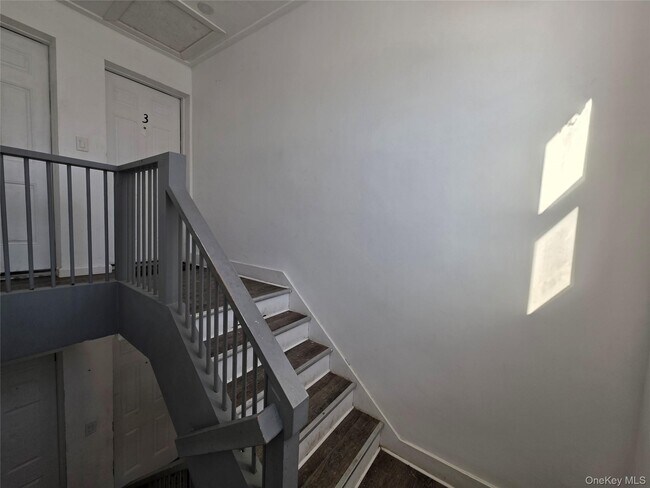 135 Fullerton Ave in Newburgh, NY - Building Photo - Building Photo