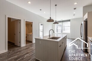 2251 W Lawrence Ave, Unit 103 in Chicago, IL - Building Photo