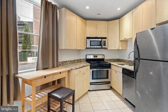 2700-14 South St in Philadelphia, PA - Foto de edificio - Building Photo