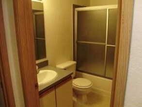 K & K Apartments in Seattle, WA - Foto de edificio - Interior Photo