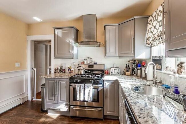 44 Fairfax St, Unit 2 in Somerville, MA - Foto de edificio - Building Photo