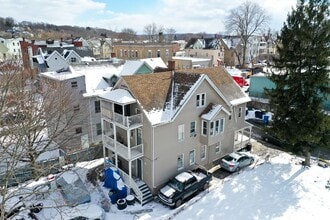 143 Locust St in Waterbury, CT - Foto de edificio - Building Photo