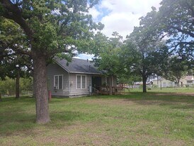 1541 W Austin in Giddings, TX - Building Photo