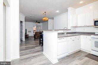 11373 Aristotle Dr in Fairfax, VA - Building Photo - Building Photo