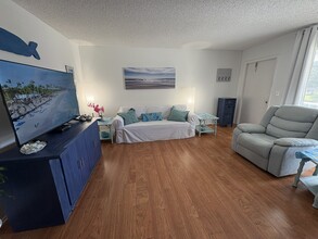 58 Woodland Dr, Unit 202 in Vero Beach, FL - Building Photo - Building Photo