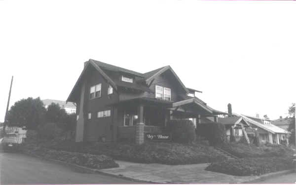 2505-2511 NE Halsey St in Portland, OR - Building Photo - Building Photo