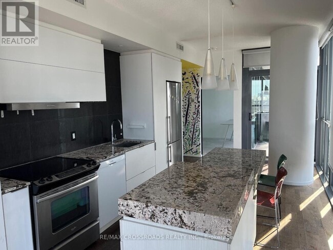 101 Charles St E in Toronto, ON - Building Photo - Building Photo