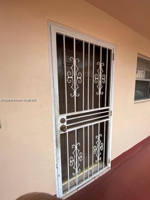 1855 W 60th St in Hialeah, FL - Foto de edificio - Building Photo